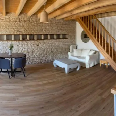 Au Coeur Du Marais Mouille